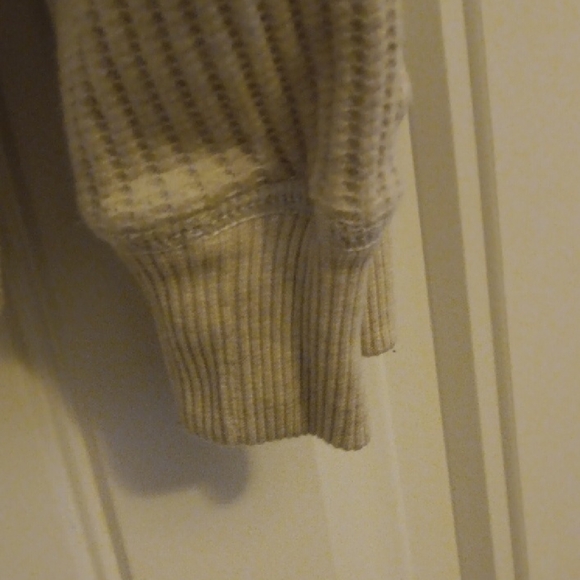 Sweatshirt - Picture 7 of 8